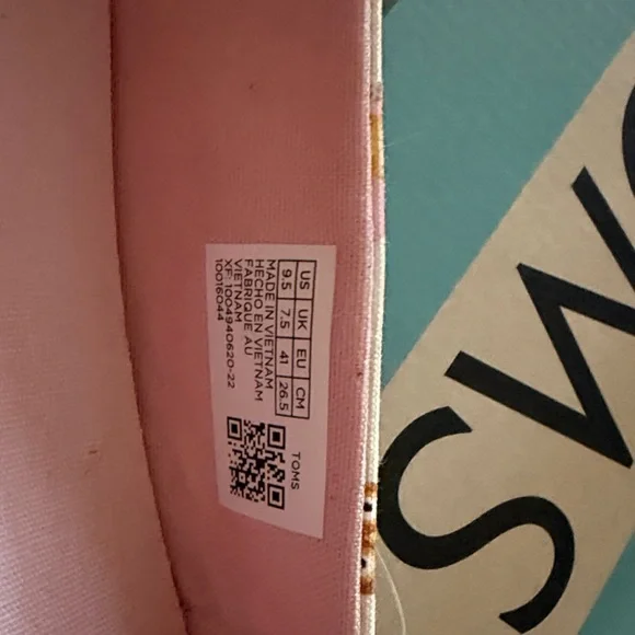 Tom’s Colorful Owl Print Slip-On Shoes **New with box** - Picture 3 of 3